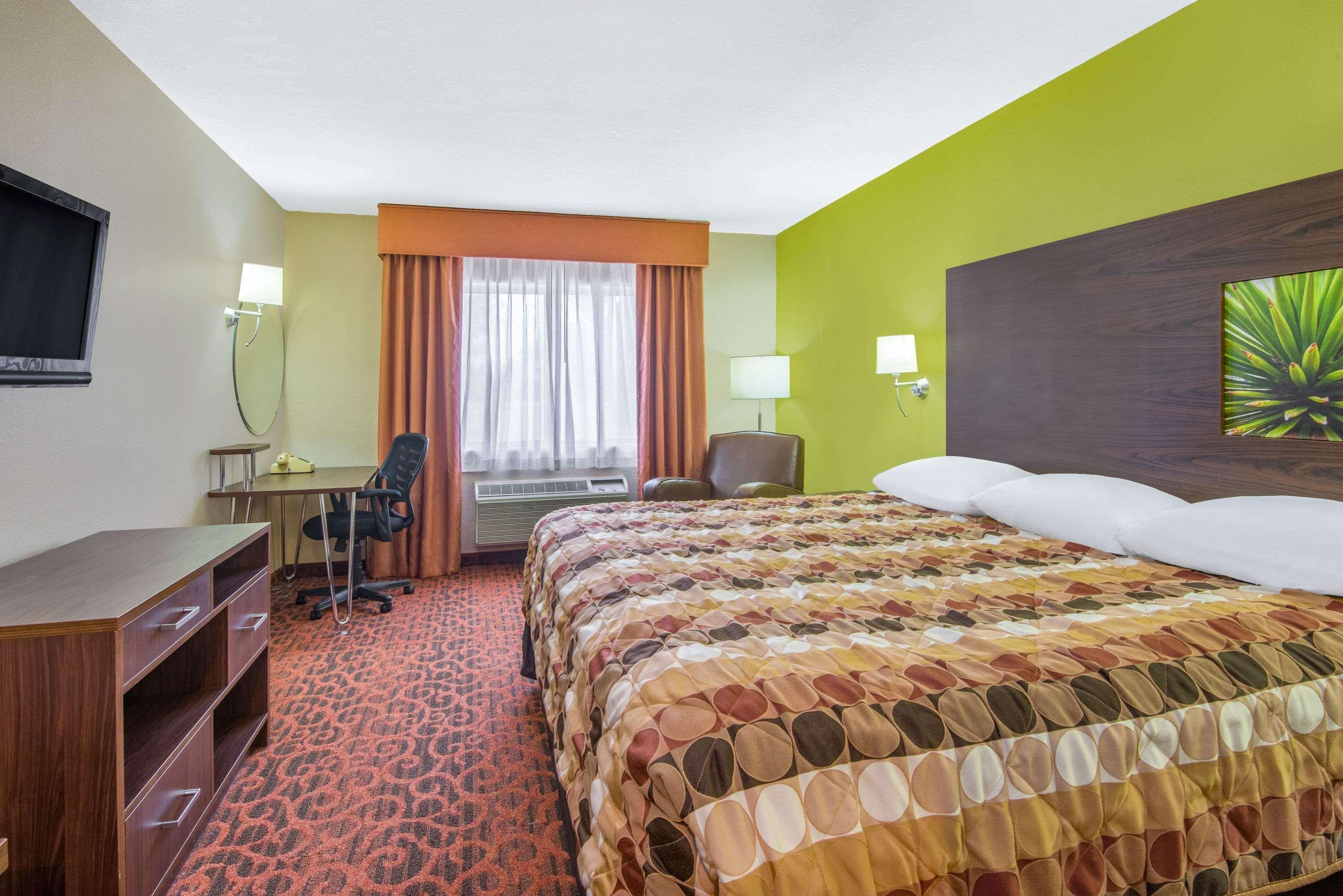 Super 8 By Wyndham Portales Motel Luaran gambar