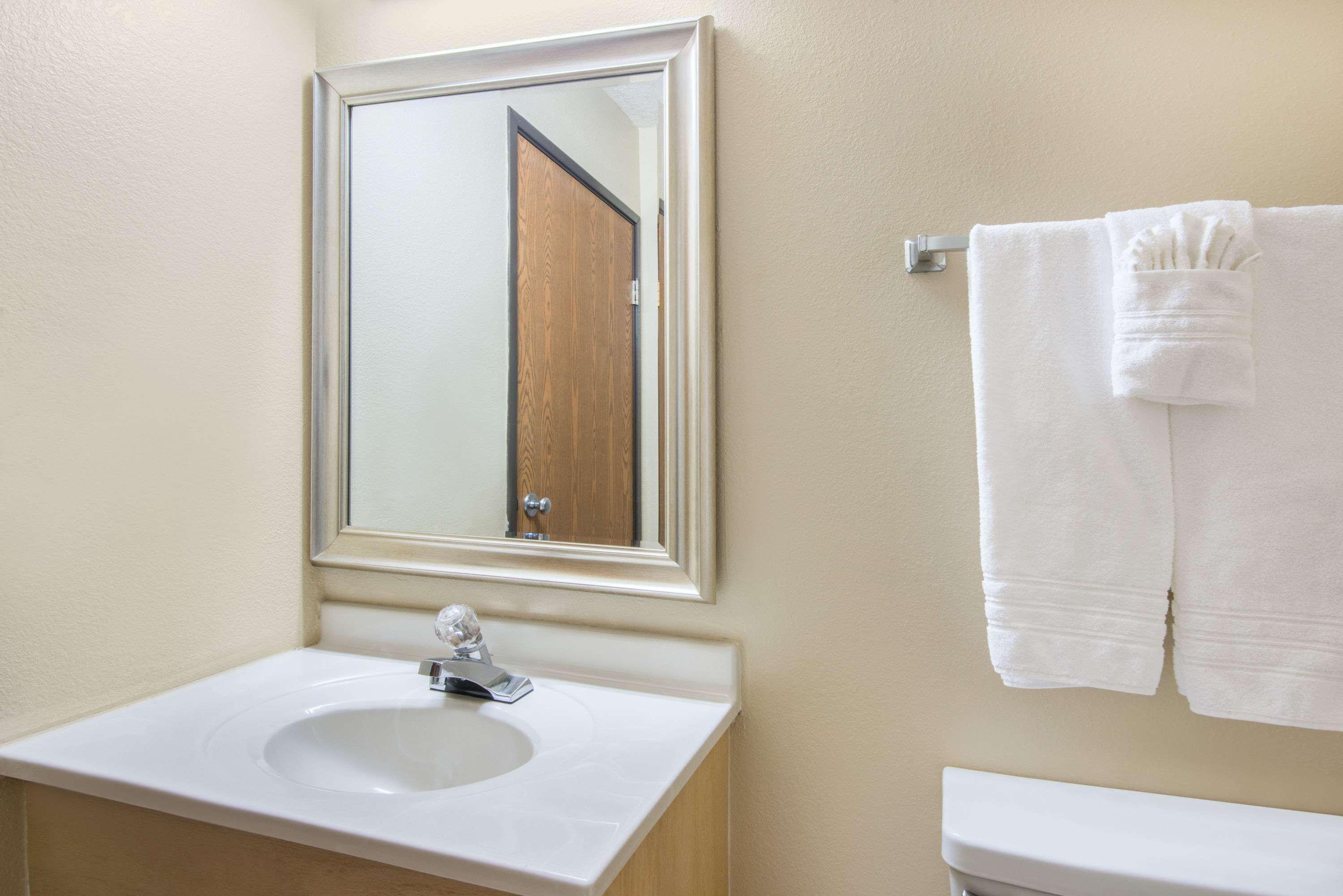 Super 8 By Wyndham Portales Motel Luaran gambar