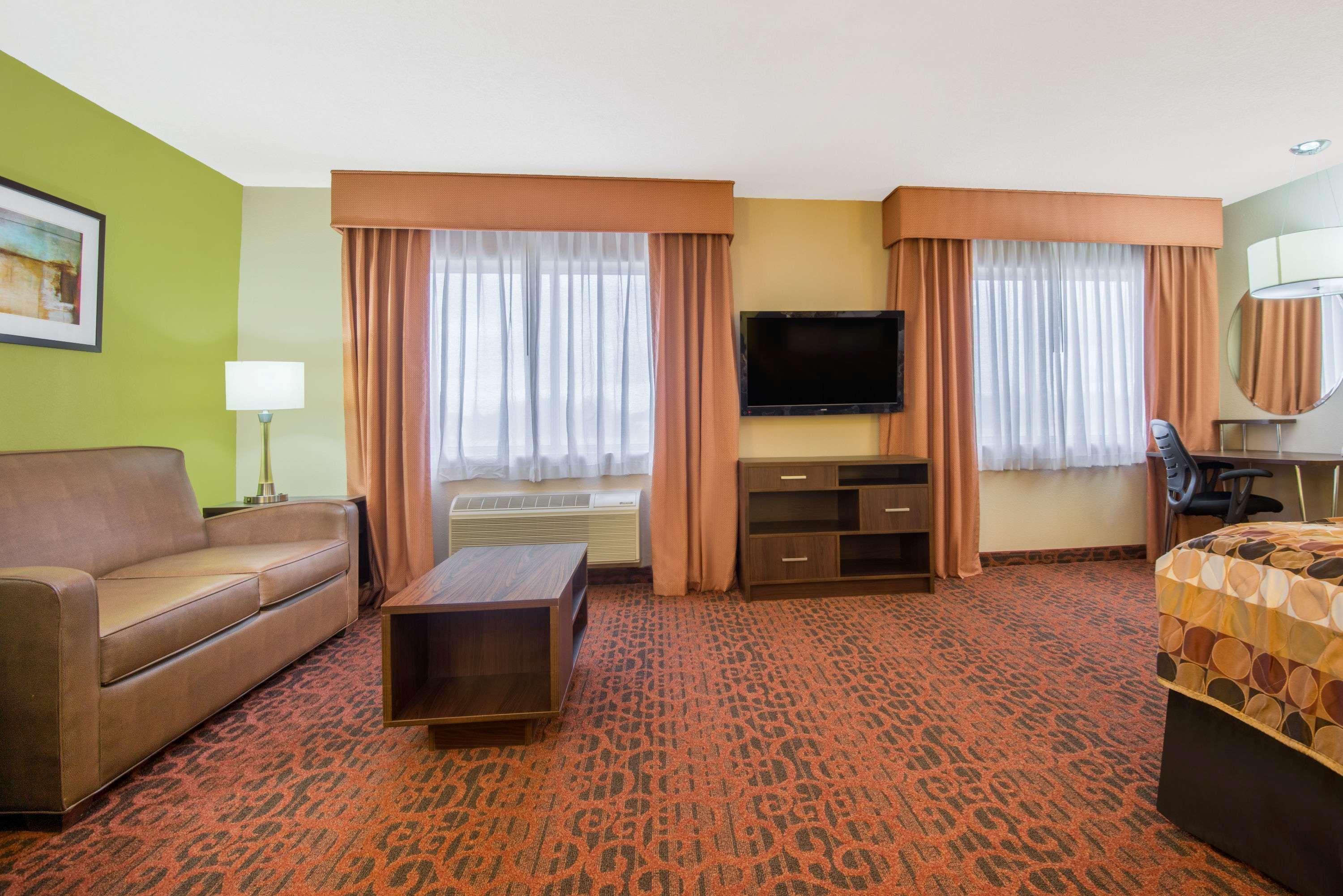 Super 8 By Wyndham Portales Motel Luaran gambar