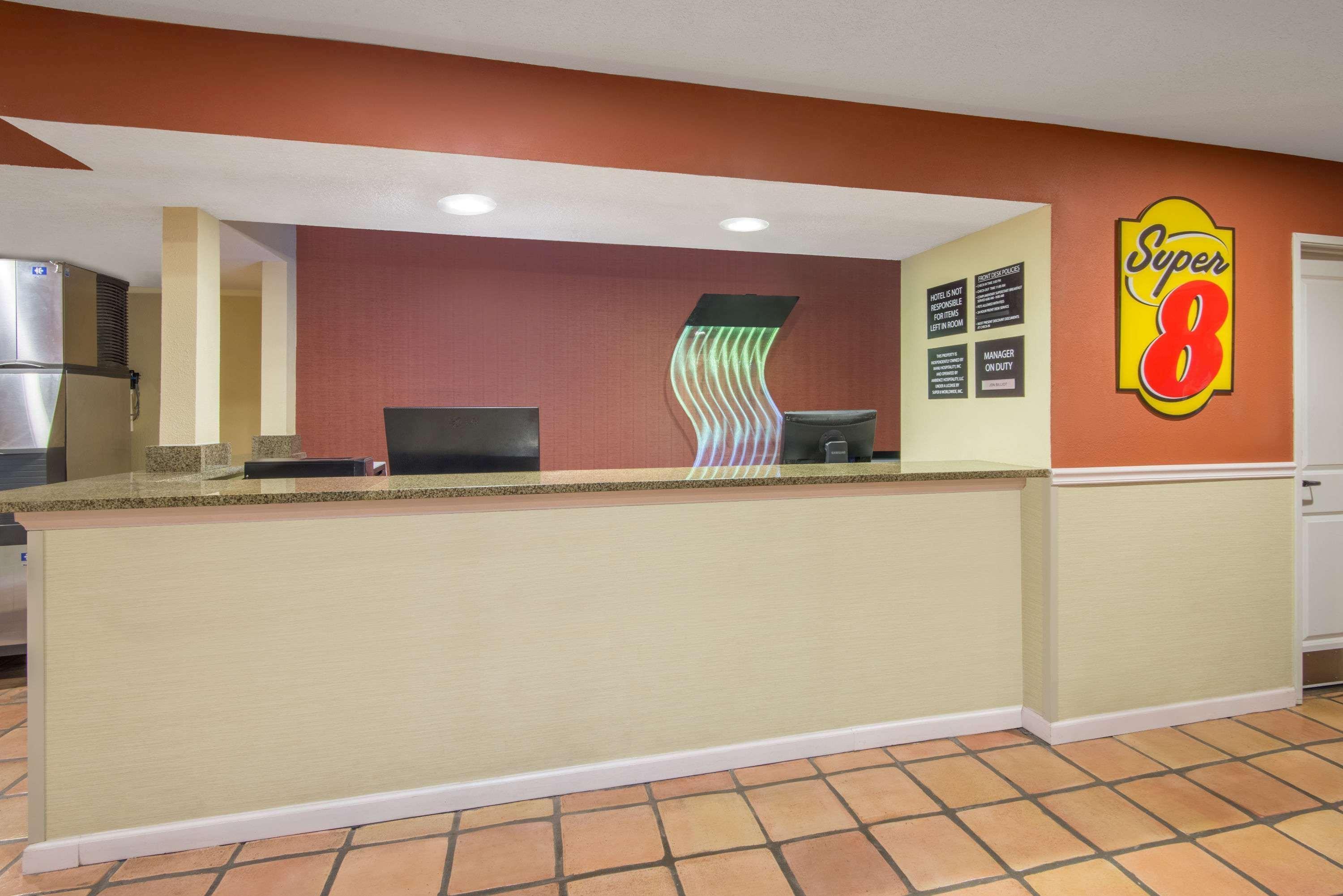 Super 8 By Wyndham Portales Motel Luaran gambar